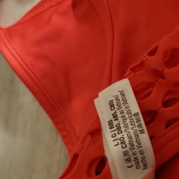 VS PINK Ultimate Sports Bra - Picture 6 of 6